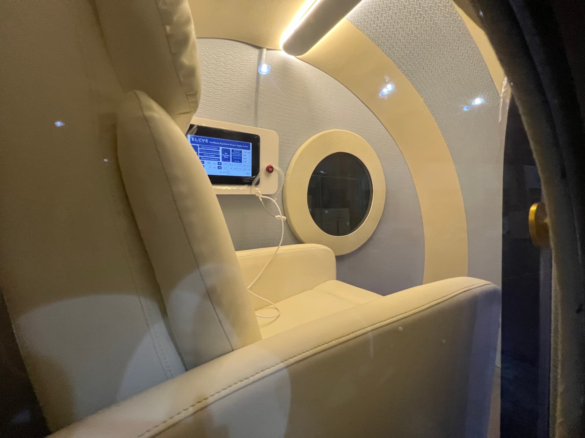 OXYREGEN MONO 2.0 ATA HYPERBARIC OXYGEN CHAMBER — photo 9 of 10